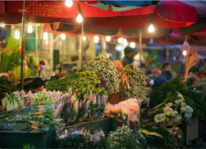 Hanoi-night-flower-market