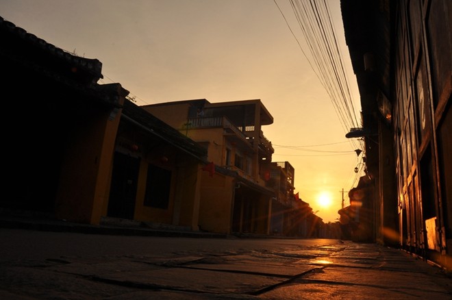 beautiful dawn in Hoi An Ancient Town - Vietnam visa